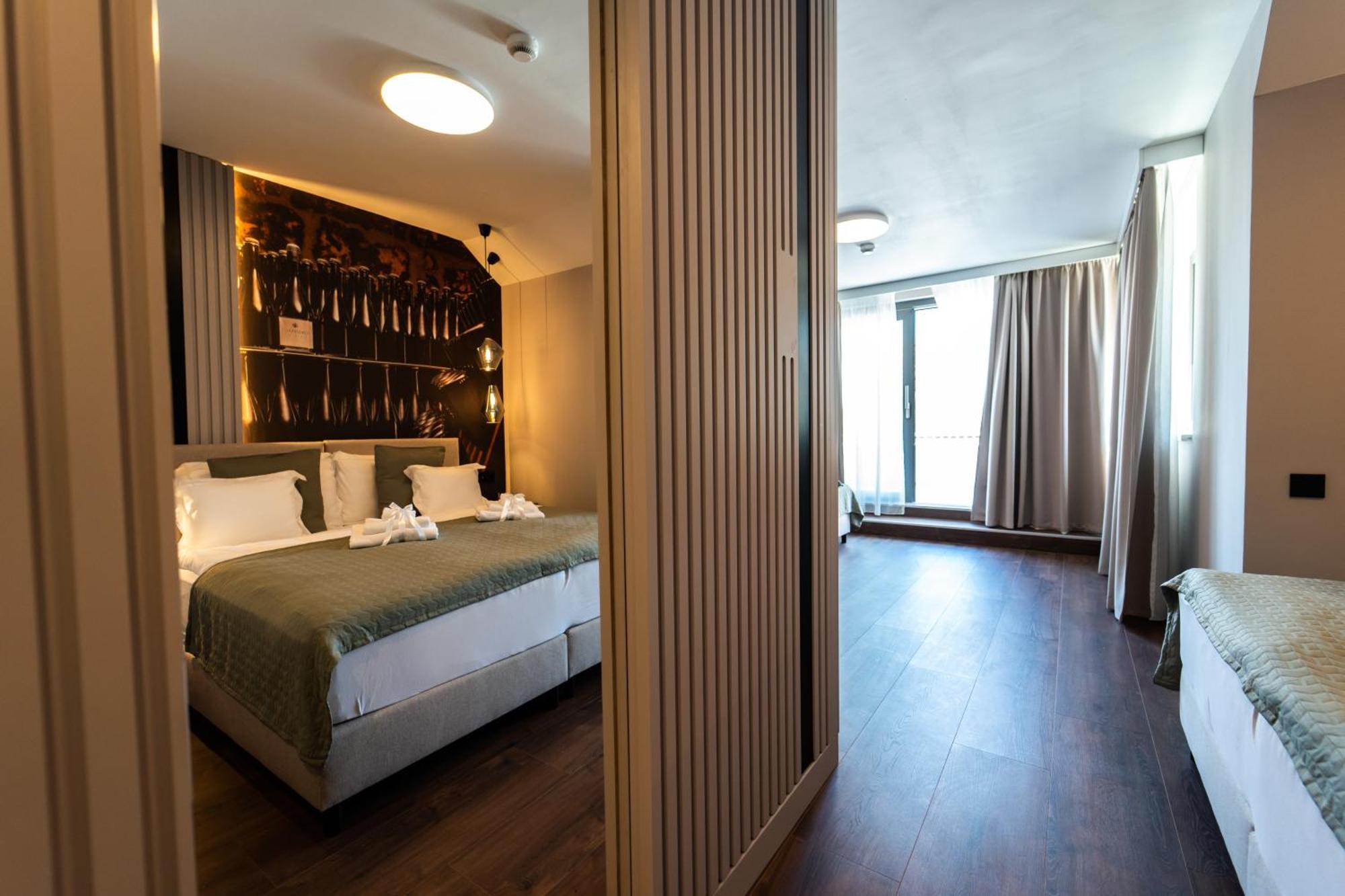 Rokusfalvy Borhotel Es Fogado Етйек Екстериор снимка