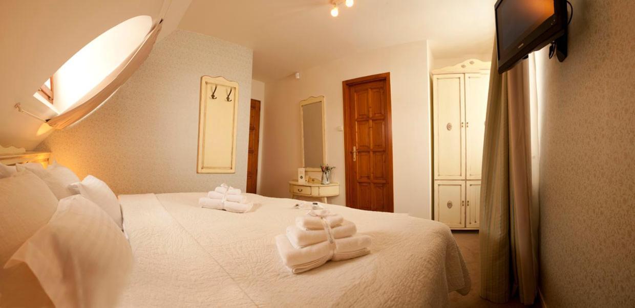 Rokusfalvy Borhotel Es Fogado Етйек Екстериор снимка